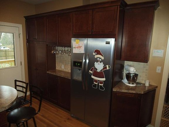 3rd image of 653 Gladstone Dr SE