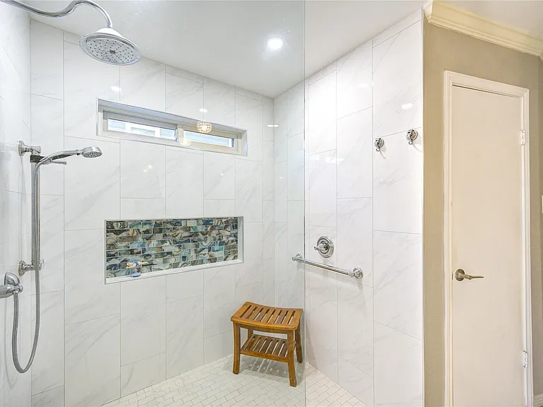 22526 Cove Hollow Dr — Photo 14
