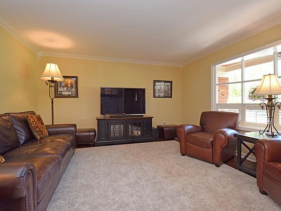 5th image of 3031 Hickory Ln