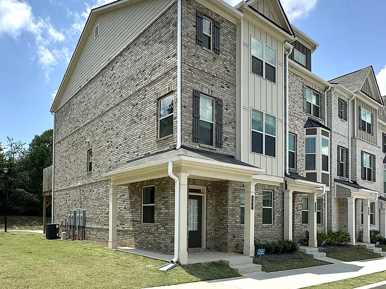 588 Amarante Cir — Photo 3