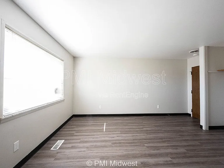 Glenstone Apartments — Photo 11