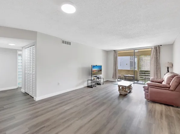 2800 Somerset Drive #218j, Lauderdale Lakes, FL 33311