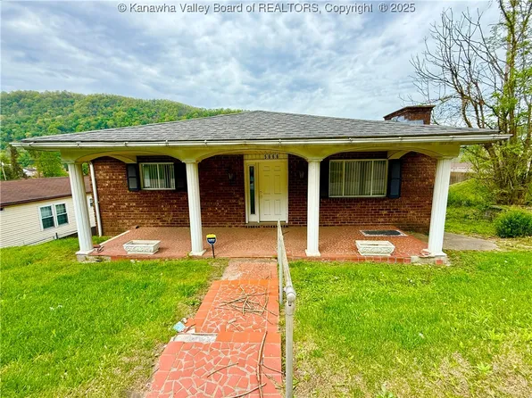 5666 E Dupont Ave, Glasgow, WV 25086