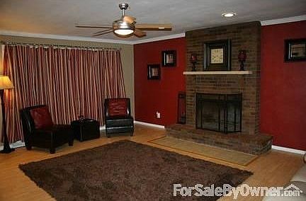 family room : 19' 6'' x 18' 6''