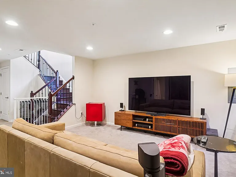 6947 Country Club Ter — Photo 40