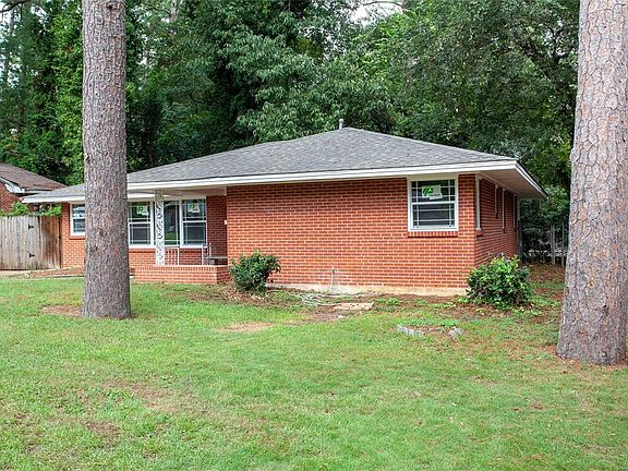 4th image of 166 E Salem Dr