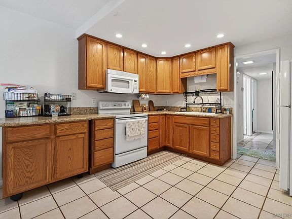 5th image of 2157 Arnold Way Unit 201