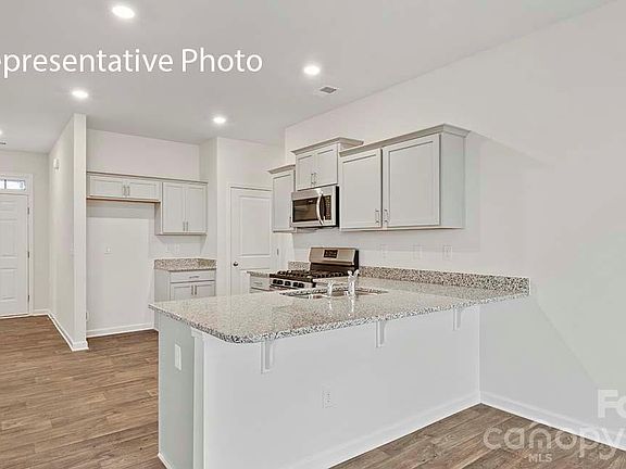 3rd image of 1231 Lavender Dr
