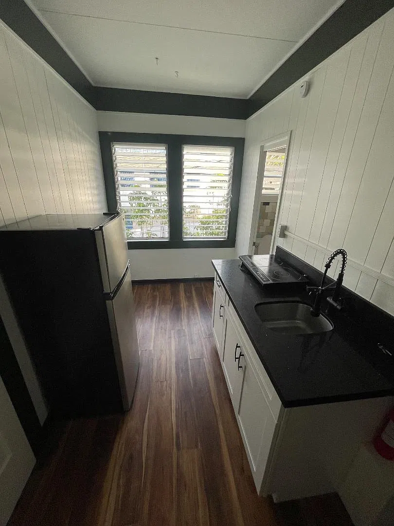 1126 3rd Ave - Room 4 — Photo 2