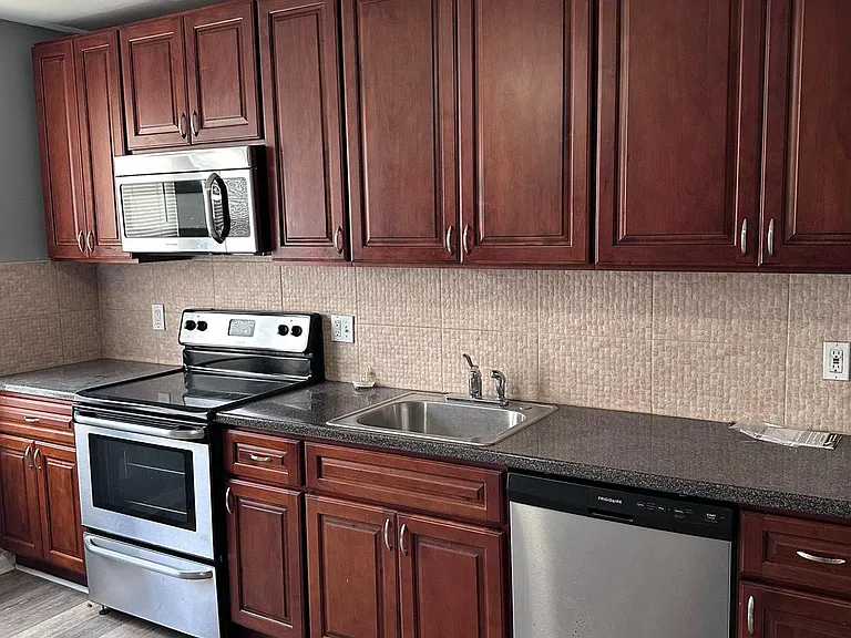 7000 Forrest Ave — Photo 17