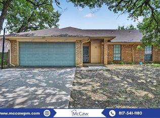 2204 Oak Hill Dr, Arlington, TX 76006