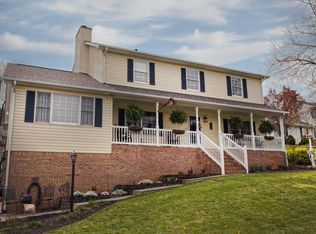 196 McIntosh Rd, Roanoke, VA 24019