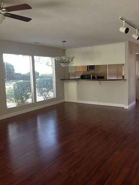 Huge family room and dining 