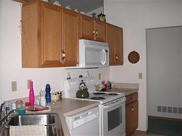5th image of 1418 Surrey Pointe Cres