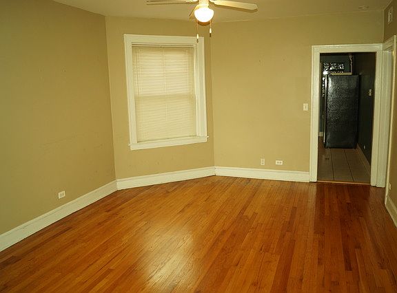 3rd image of 2513 W Gunnison St