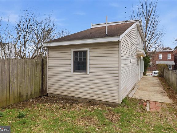 5th image of 826 Saint Joseph St