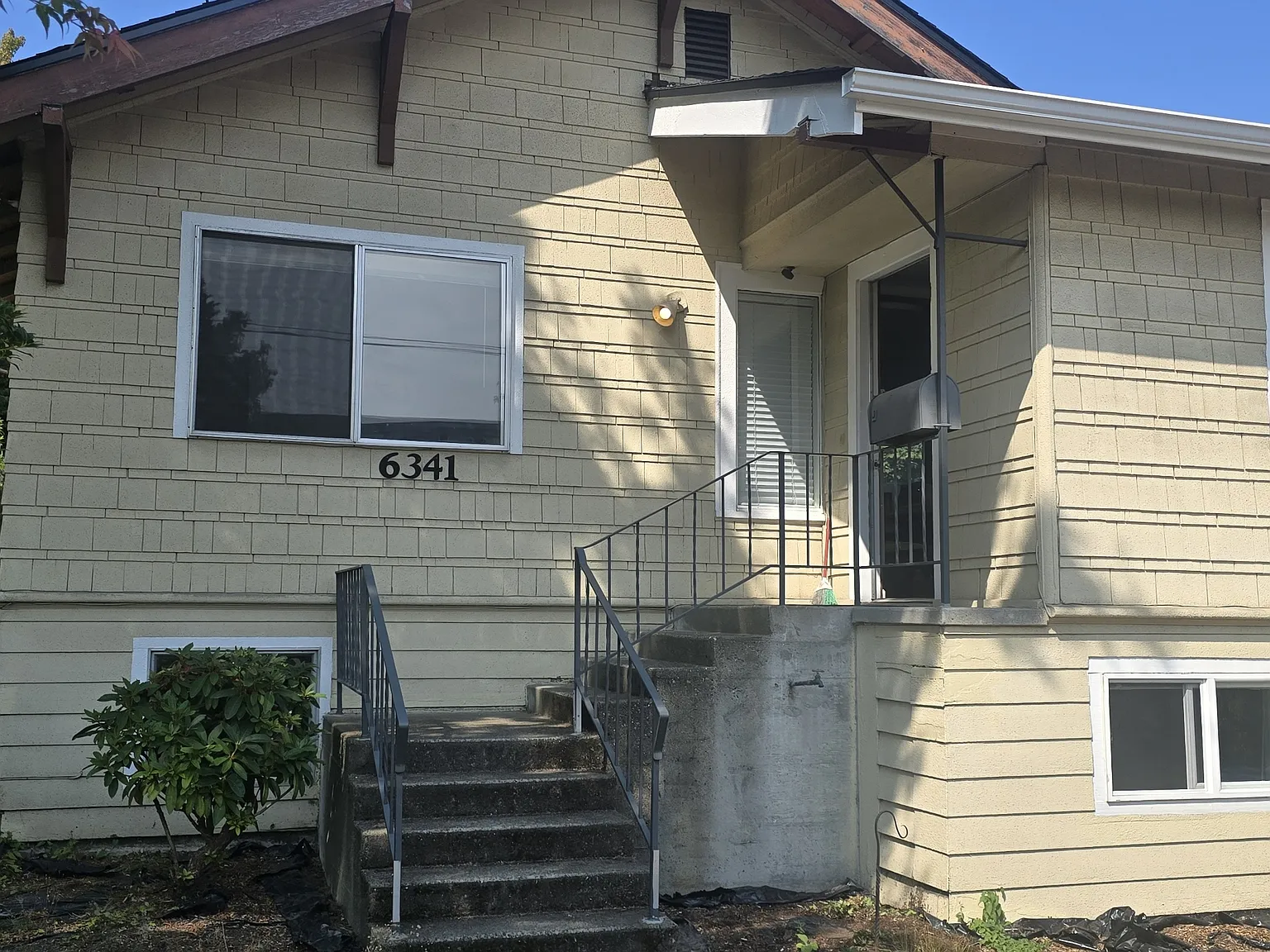 6341 4th Avenue NE - 1 — Photo 2