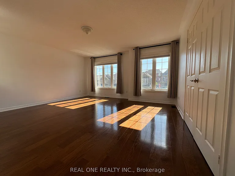 53 Hammersly Blvd — Photo 5