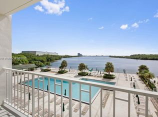 300 Bayview Dr APT 302, Sunny Isles Beach, FL 33160