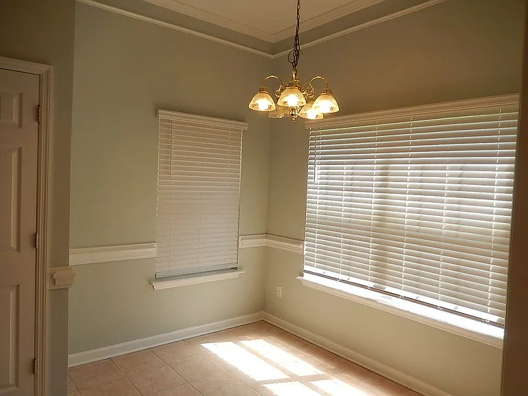 1858 Vineland Ln — Photo 11