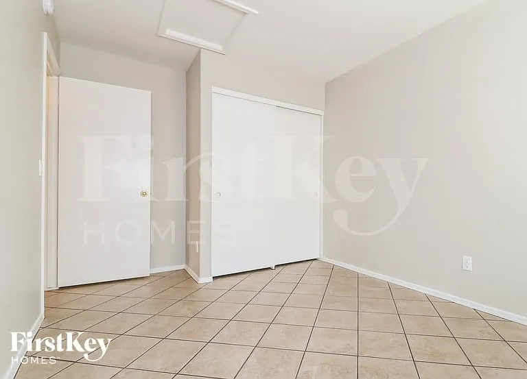 7356 W Crest Ln — Photo 10