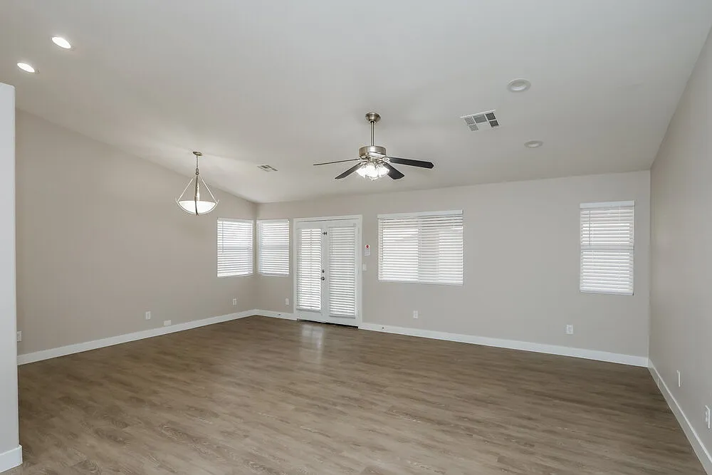 3 bed, 2.0 bath, 1416 sqft, $2,115 — Photo 3