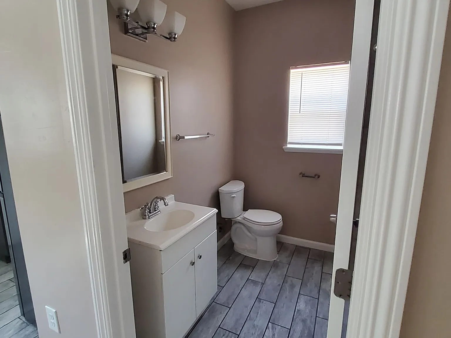 1 bed, 800 sqft, $1,295 — Photo 2