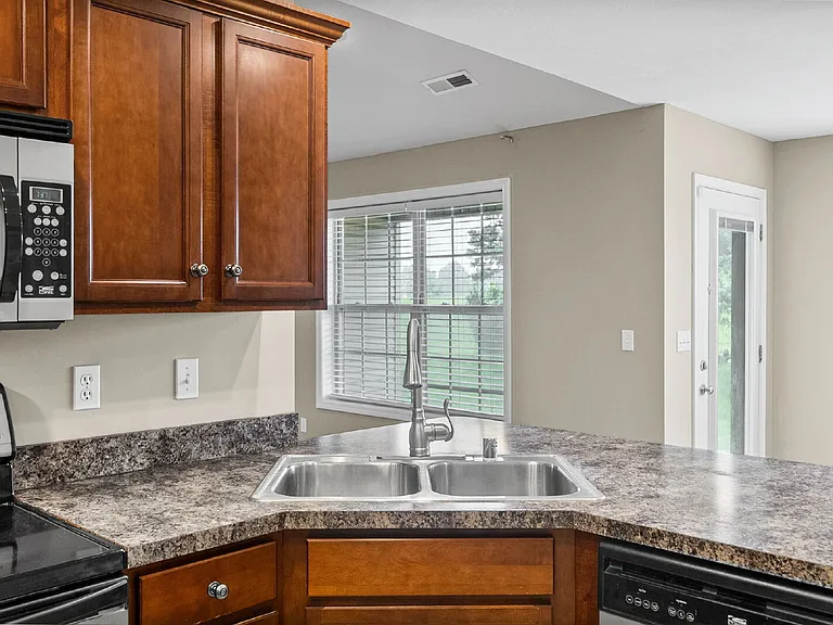 212 Westminster Pl — Photo 12