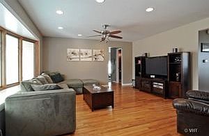 3rd image of 1364 E Gloria Dr