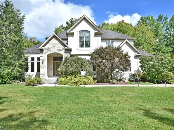 220 Kings Ln, Canfield, OH 44406