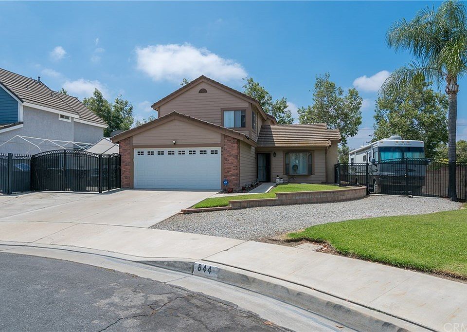 1st image of 844 E Wisteria Ct