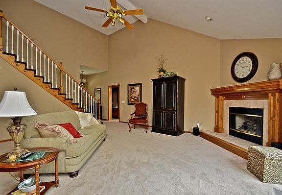 3rd image of 703 Telford Cir
