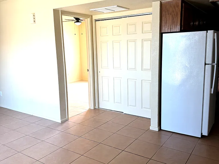 1081 S Avenue A — Photo 7