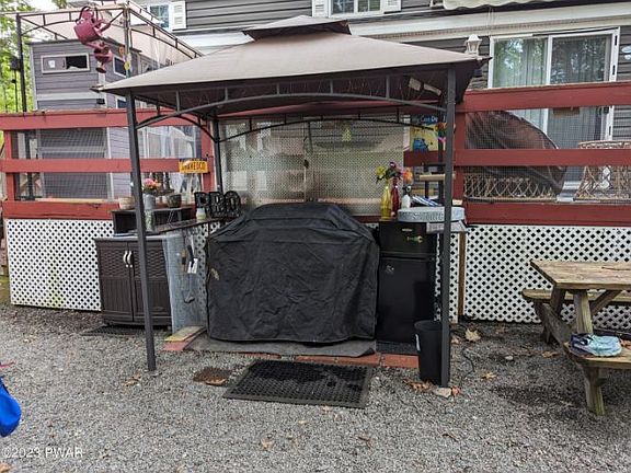 5th image of 126 Fox Ln