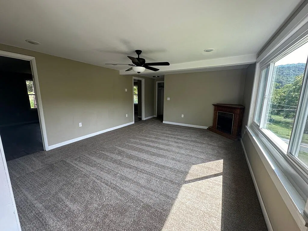 2 bed, 1.0 bath, 900 sqft, $1,200 — Photo 4