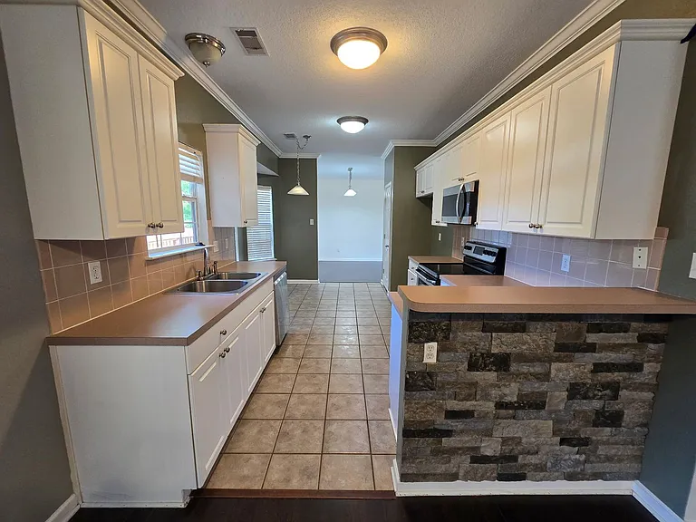 3215 Shelby Dr — Photo 4