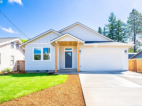 244 SE Currin St, Estacada, OR 97023