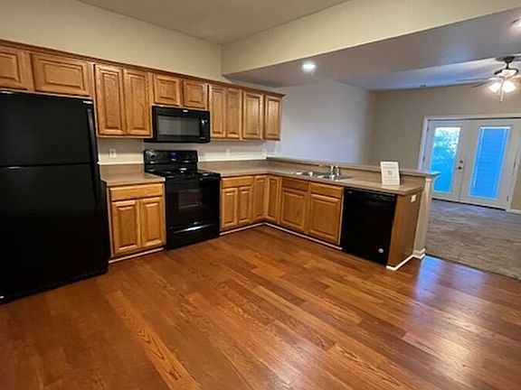 3rd image of 405 Faulconer Dr