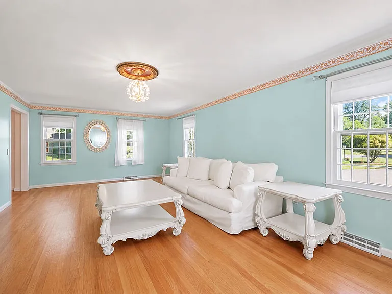 84 Brewster Rd — Photo 15