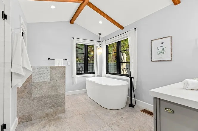 2335 Ivy Rd — Photo 23