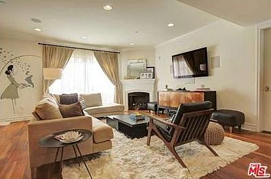 1st image of 837 N Hudson Ave Unit 204