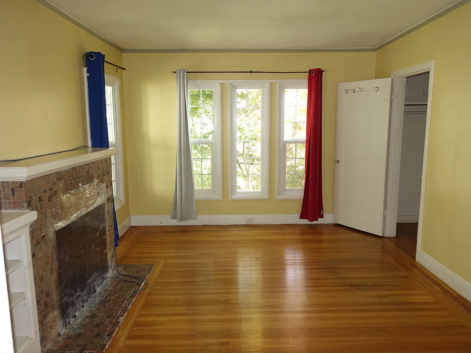 3 bed, 1100 sqft, $4,390 — Photo 2