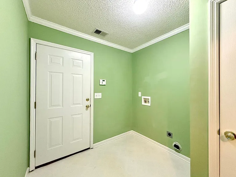 108 Willowbend Ln — Photo 23
