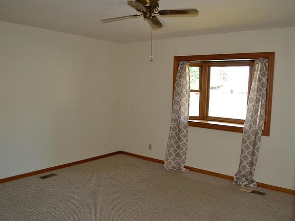 3rd image of 126 N Eastwood Ave