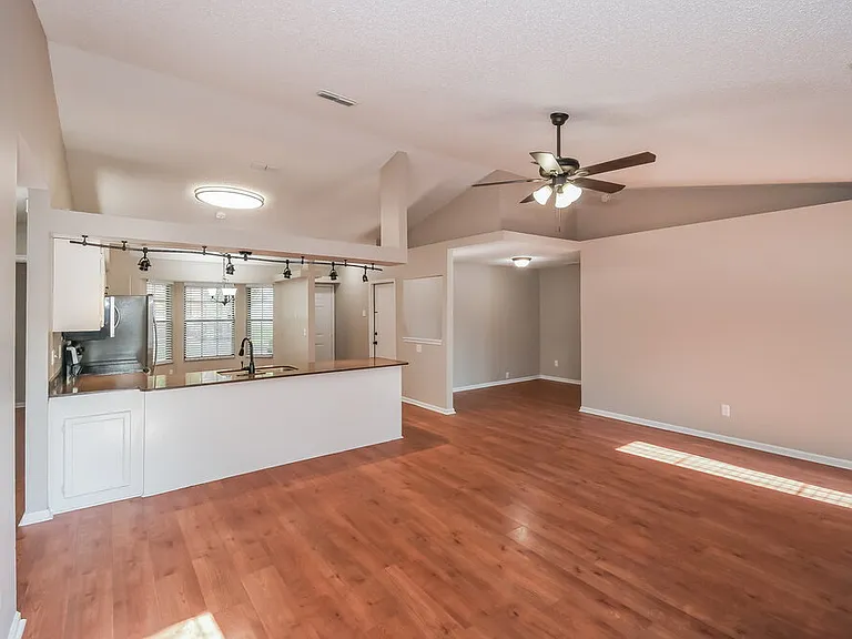 8155 Pineverde Ln — Photo 5