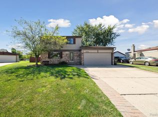 40166 Kristen Dr, Sterling Heights, MI