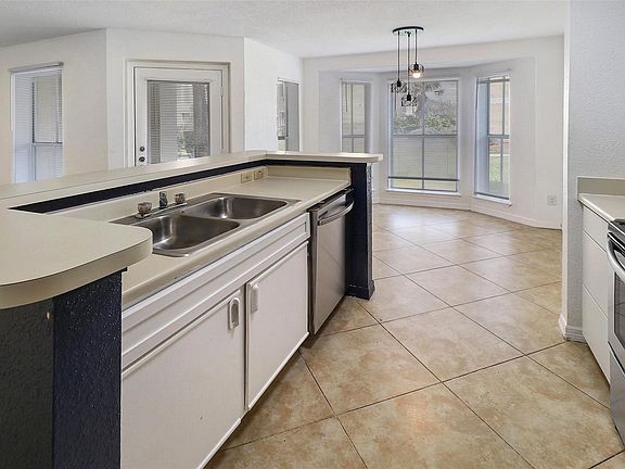 5th image of 777 Riverside Drive #1516