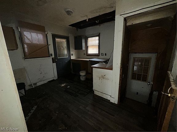 5th image of 191 Colony Cres
