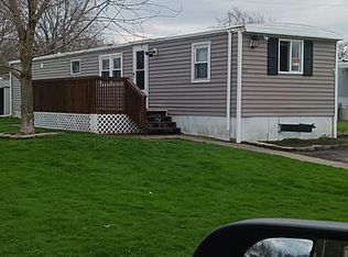 33 Farmingdale Dr, Hamlin, NY 14464