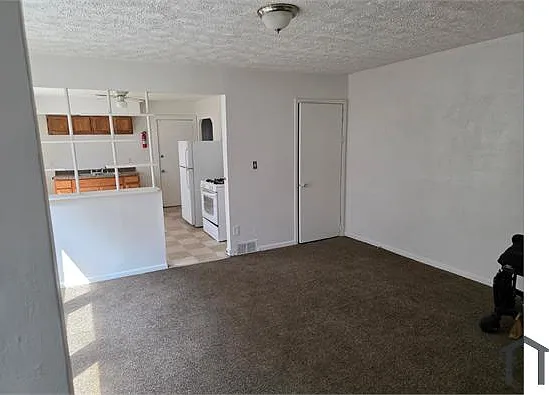 2 bed, 1200 sqft, $1,000 — Photo 2